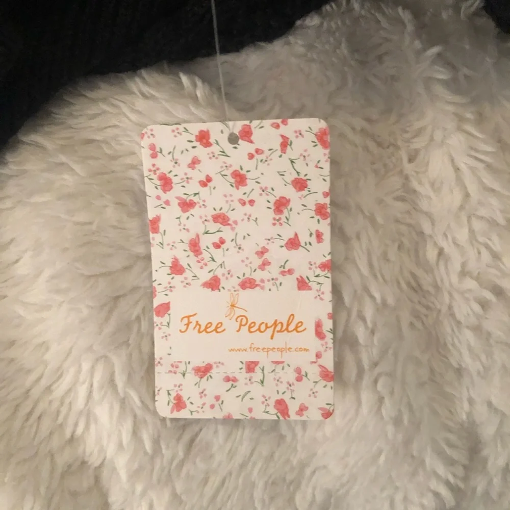 Free People off-the-shoulders black long sleeve sweater size L - Picture 9 of 10